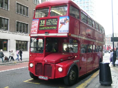 Routemaster busz Londonban